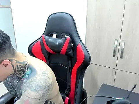 Snapshot of Chrissblack chatting on 02-12-26, 03:56 Chrissblack online show from 02-12-26, 03:56