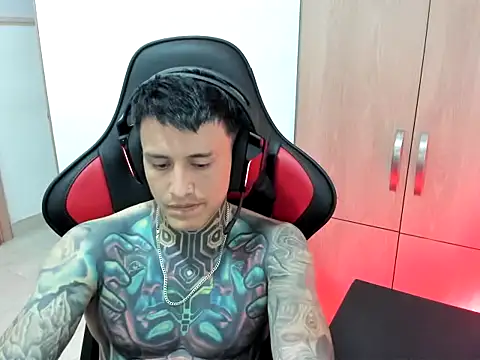 Snapshot of Chrissblack chatting on 03-06-26, 04:42 Chrissblack online show from 03-06-26, 04:42