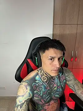 Snapshot of Chrissblack chatting on 03-10-26, 03:00 Chrissblack online show from 03-10-26, 03:00