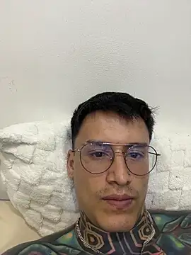 Snapshot of Chrissblack chatting on 03-12-26, 03:56 Chrissblack online show from 03-12-26, 03:56