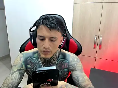 Snapshot of Chrissblack chatting on 03-29-26, 04:01 Chrissblack online show from 03-29-26, 04:01