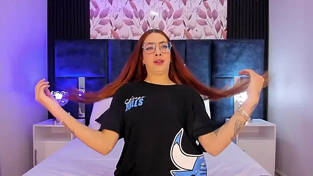 Snapshot of LolaGray__ chatting on 02-01-26, 03:54 LolaGray online show from 02-01-26, 03:54