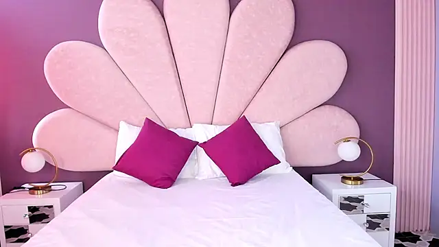 Snapshot of LolaGray__ chatting on 02-20-26, 02:50 LolaGray online show from 02-20-26, 02:50