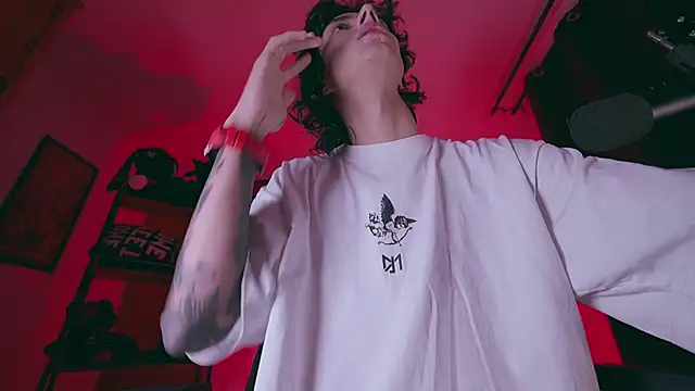 Snapshot of Olliver___y chatting on 01-06-26, 02:48 Olliver y online show from 01-06-26, 02:48