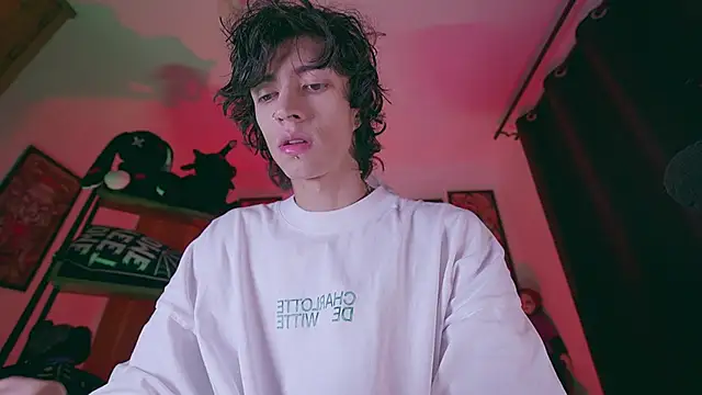 Snapshot of Olliver___y chatting on 01-10-26, 02:13 Olliver y online show from 01-10-26, 02:13