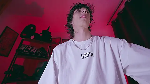 Snapshot of Olliver___y chatting on 01-14-26, 02:39 Olliver y online show from 01-14-26, 02:39