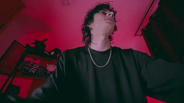 Snapshot of Olliver___y chatting on 02-05-26, 02:16 Olliver y online show from 02-05-26, 02:16