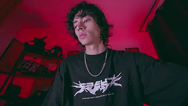 Snapshot of Olliver___y chatting on 02-06-26, 05:12 Olliver y online show from 02-06-26, 05:12