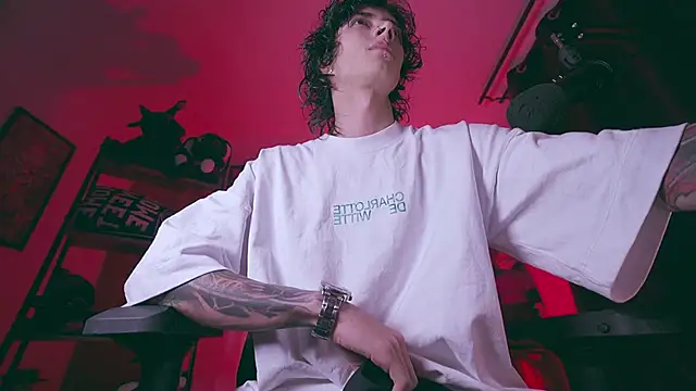 Snapshot of Olliver___y chatting on 02-26-26, 04:44 Olliver y online show from 02-26-26, 04:44