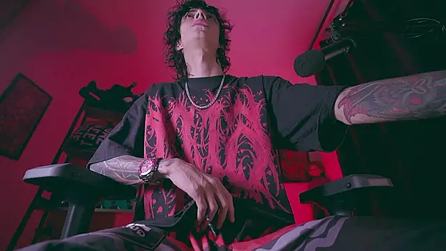 Snapshot of Olliver___y chatting on 03-02-26, 03:52 Olliver y online show from 03-02-26, 03:52