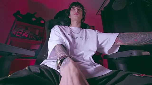 Snapshot of Olliver___y chatting on 03-03-26, 12:50 Olliver y online show from 03-03-26, 12:50