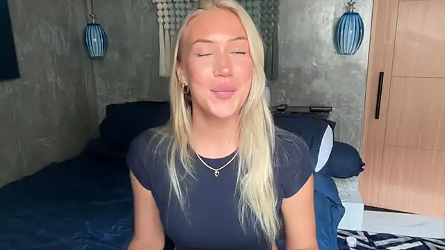 Snapshot of livsslife chatting on 02-24-26, 03:15 livsslife online show from 02-24-26, 03:15