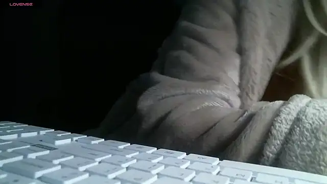 Snapshot of U_Klary chatting on 06-14-26, 04:03 U Klary online show from 06-14-26, 04:03