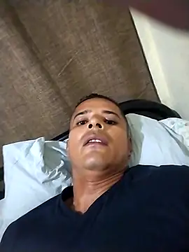 Snapshot of Gracho_25 chatting on 03-18-26, 02:37 Gracho 25 online show from 03-18-26, 02:37