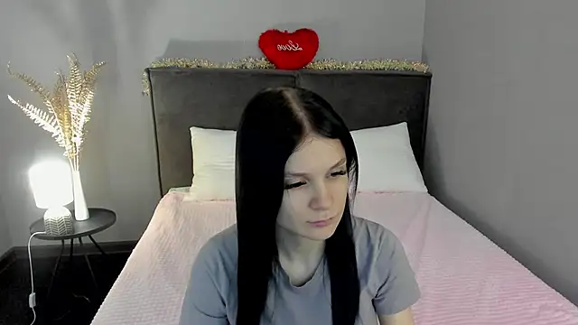 Snapshot of SkinyJoys chatting on 02-18-26, 01:56 SkinyJoys online show from 02-18-26, 01:56