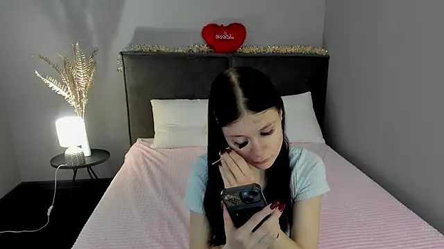 Snapshot of SkinyJoys chatting on 02-20-26, 01:57 SkinyJoys online show from 02-20-26, 01:57