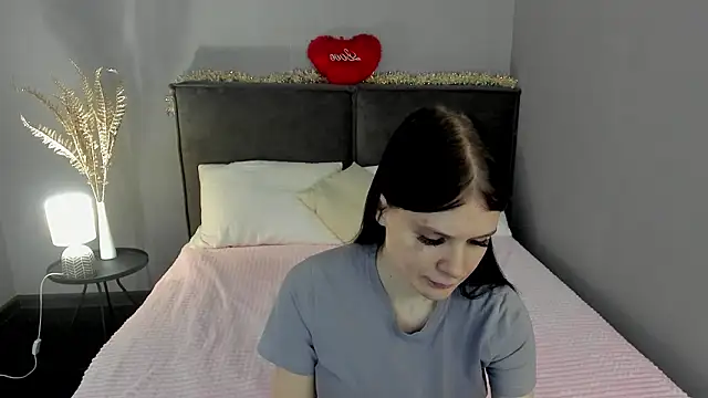 Snapshot of SkinyJoys chatting on 02-27-26, 01:38 SkinyJoys online show from 02-27-26, 01:38