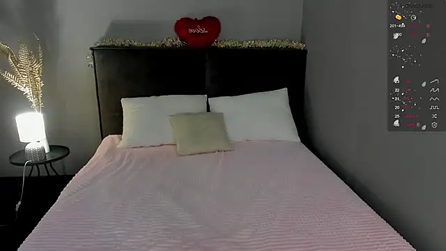 Snapshot of SkinyJoys chatting on 03-06-26, 01:57 SkinyJoys online show from 03-06-26, 01:57