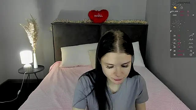 Snapshot of SkinyJoys chatting on 03-12-26, 01:56 SkinyJoys online show from 03-12-26, 01:56