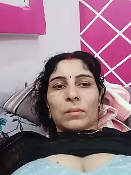 Snapshot of Hot_ree85 chatting on 05-28-26, 04:32 Hot ree85 online show from 05-28-26, 04:32