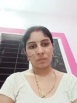 Snapshot of Hot_ree85 chatting on 05-31-26, 06:21 Hot ree85 online show from 05-31-26, 06:21