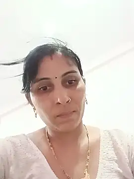 Snapshot of Hot_ree85 chatting on 06-11-26, 05:44 Hot ree85 online show from 06-11-26, 05:44