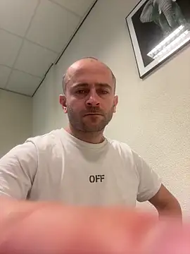 Snapshot of Majestik1 chatting on 02-19-26, 10:55 Majestik1 online show from 02-19-26, 10:55