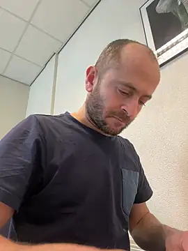 Snapshot of Majestik1 chatting on 03-09-26, 01:59 Majestik1 online show from 03-09-26, 01:59