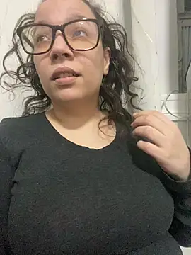 Snapshot of bellakay19 chatting on 01-16-26, 02:15 bellakay19 online show from 01-16-26, 02:15