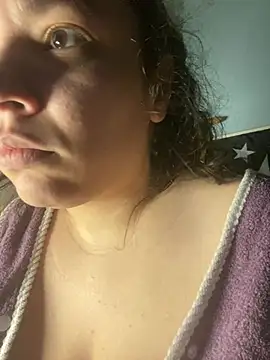 Snapshot of bellakay19 chatting on 01-17-26, 04:22 bellakay19 online show from 01-17-26, 04:22