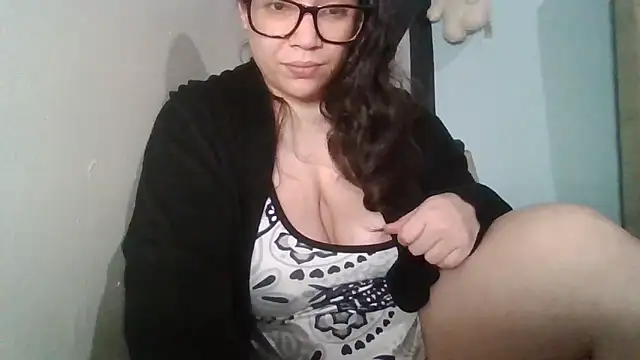 Snapshot of bellakay19 chatting on 03-12-26, 07:42 bellakay19 online show from 03-12-26, 07:42