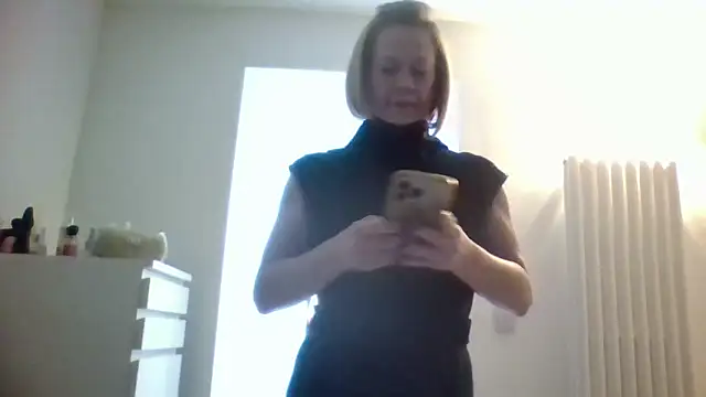 Snapshot of Milfshake227 chatting on 03-06-26, 10:39 Milfshake227 online show from 03-06-26, 10:39