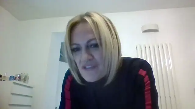 Snapshot of Milfshake227 chatting on 03-07-26, 07:00 Milfshake227 online show from 03-07-26, 07:00