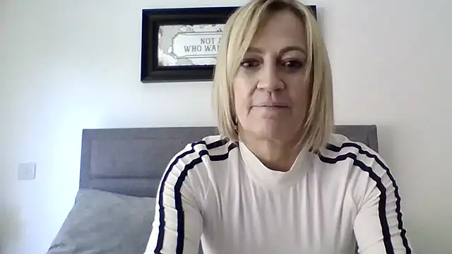 Snapshot of Milfshake227 chatting on 03-11-26, 01:39 Milfshake227 online show from 03-11-26, 01:39