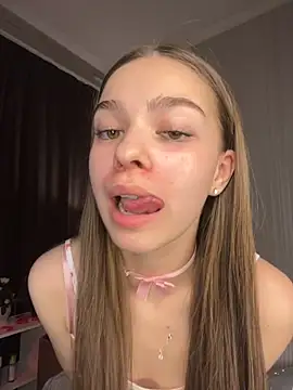 Snapshot of SkylineBliss chatting on 02-14-26, 01:57 SkylineBliss online show from 02-14-26, 01:57