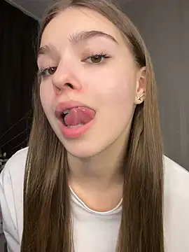 Snapshot of SkylineBliss chatting on 05-16-26, 10:36 SkylineBliss online show from 05-16-26, 10:36