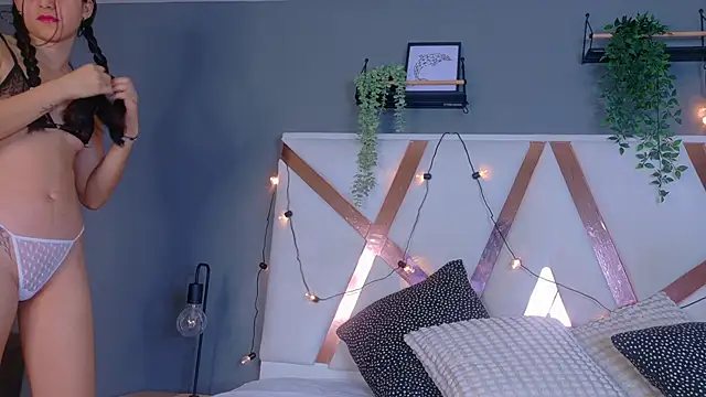 Snapshot of AmberStonne__ chatting on 02-25-26, 03:05 AmberStonne online show from 02-25-26, 03:05