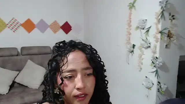 Snapshot of 23velvet chatting on 01-13-26, 04:40 23velvet online show from 01-13-26, 04:40