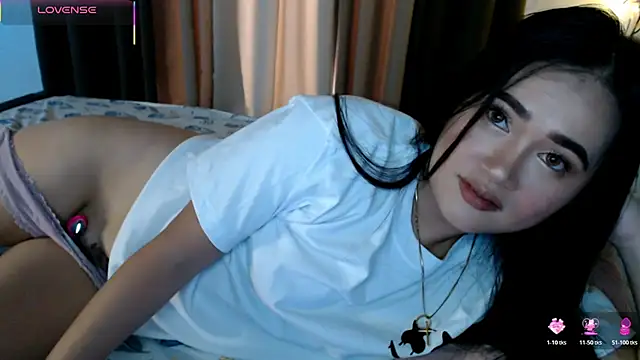 Snapshot of simplykhate chatting on 07-24-26, 02:42 simplykhate online show from 07-24-26, 02:42