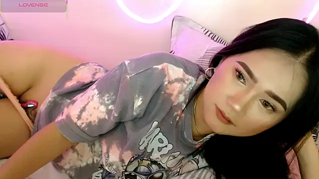 Snapshot of simplykhate chatting on 07-25-26, 02:42 simplykhate online show from 07-25-26, 02:42