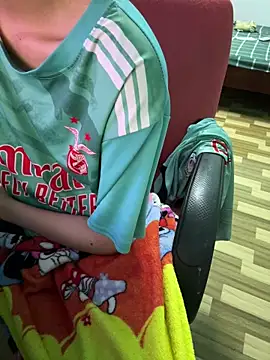 Snapshot of KemmDau chatting on 03-12-26, 06:03 KemmDau online show from 03-12-26, 06:03