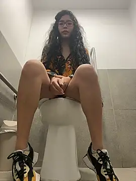 Snapshot of dani_bela chatting on 03-13-26, 10:16 dani bela online show from 03-13-26, 10:16