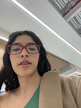 Snapshot of dani_bela chatting on 03-17-26, 12:37 dani bela online show from 03-17-26, 12:37