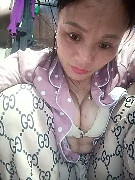 Snapshot of Piu_18 chatting on 02-15-26, 09:08 Piu 18 online show from 02-15-26, 09:08