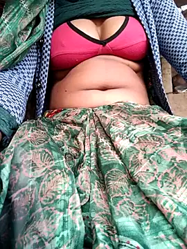 Snapshot of Queen_chayna chatting on 01-18-26, 02:04 Queen chayna online show from 01-18-26, 02:04