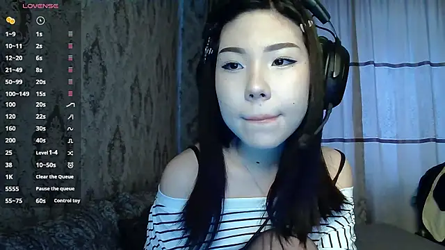 Snapshot of AprilOnilll chatting on 02-28-26, 12:17 AprilOnilll online show from 02-28-26, 12:17