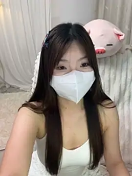 Snapshot of _xiaoxinxin_ chatting on 05-11-26, 02:45 xiaoxinxin online show from 05-11-26, 02:45