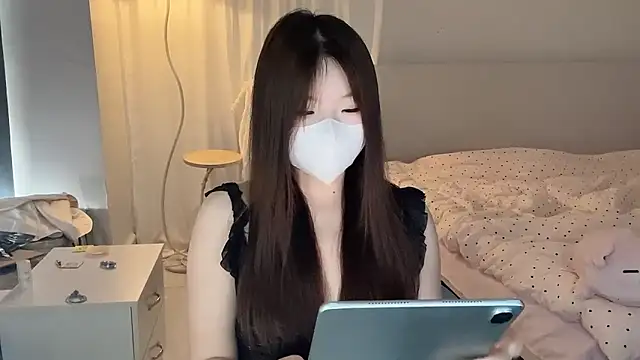 Snapshot of _xiaoxinxin_ chatting on 06-18-26, 02:34 xiaoxinxin online show from 06-18-26, 02:34
