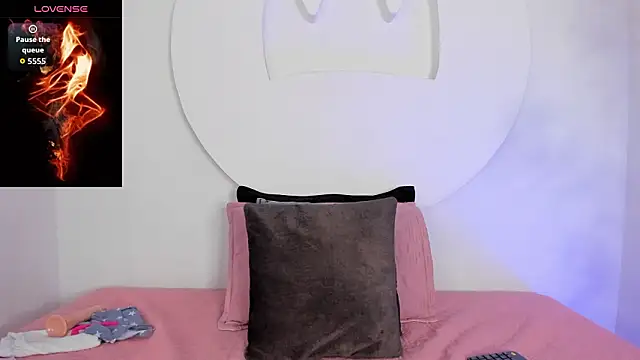 Snapshot of AmberJoyMilf chatting on 03-13-26, 12:12 AmberJoyMilf online show from 03-13-26, 12:12