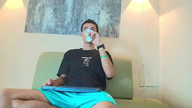 Snapshot of SEBASS_R chatting on 01-10-26, 01:13 SEBASS R online show from 01-10-26, 01:13